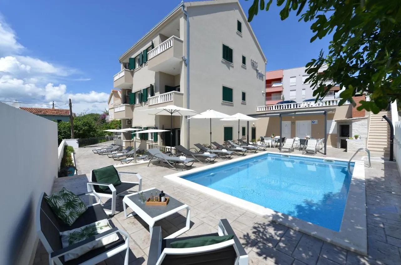 Villa Teco - Modern Apartments With Sea View 트로기르