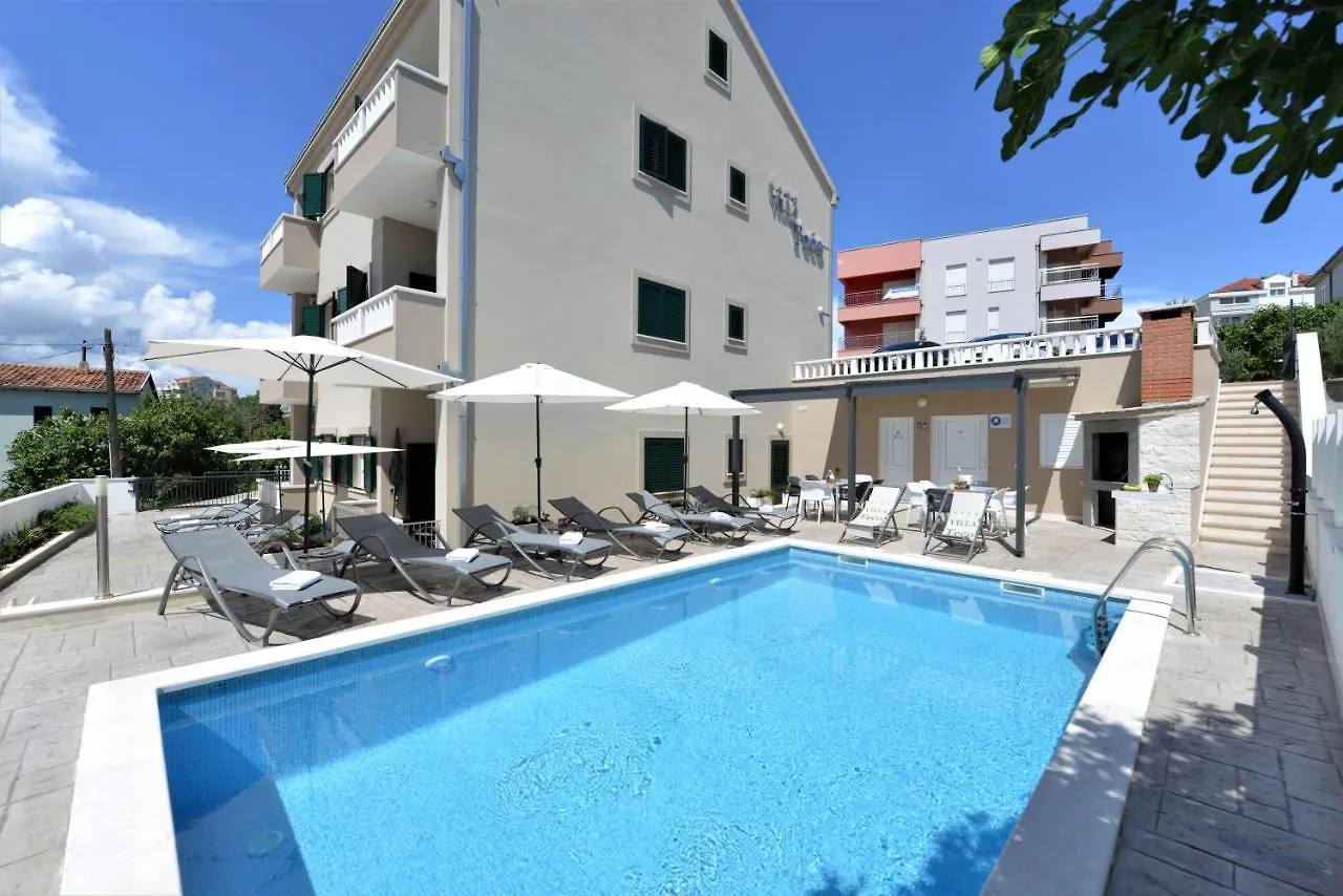 Villa Teco - Modern Apartments With Sea View 트로기르
