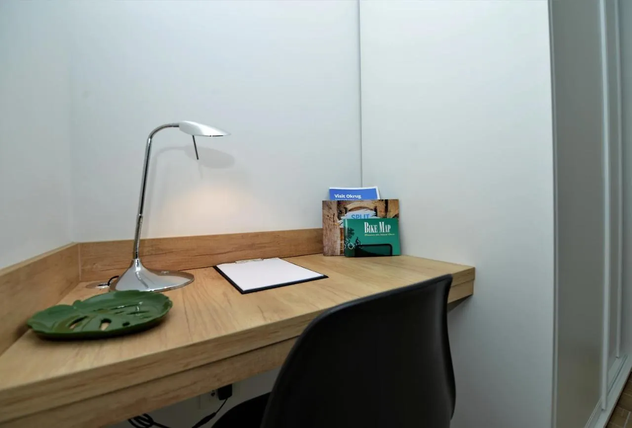 Villa Teco - Modern Apartments With Sea View 트로기르 0*,  크로아티아