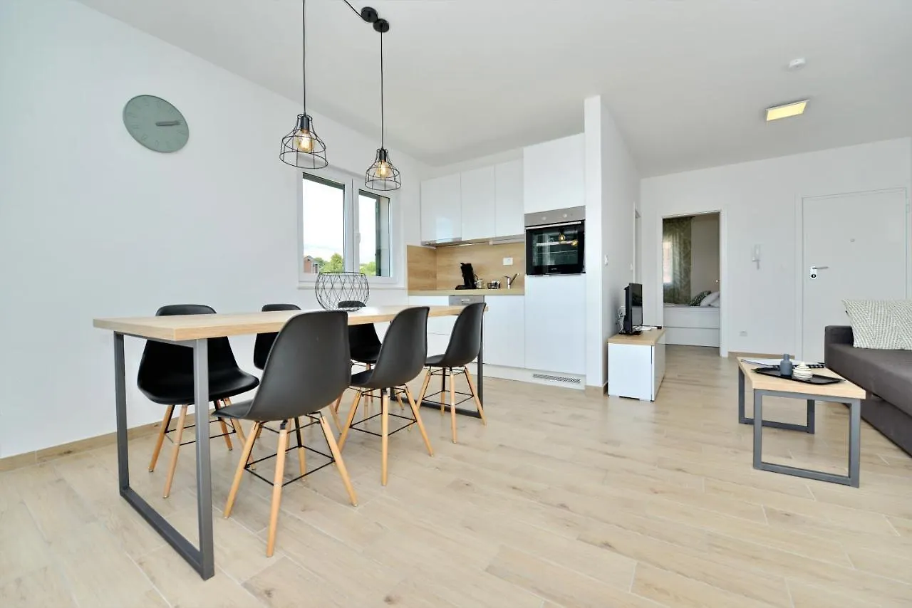 Villa Teco - Modern Apartments With Sea View 트로기르