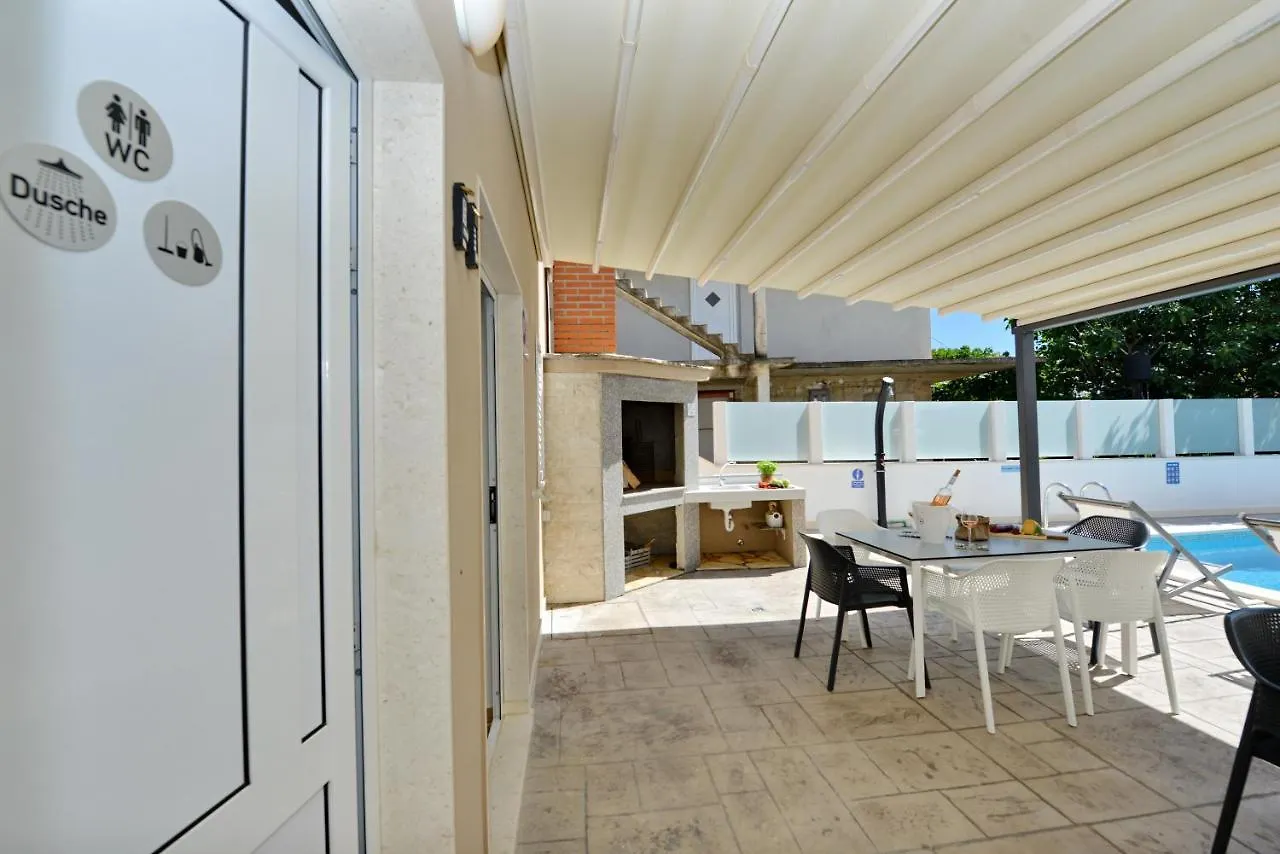 Villa Teco - Modern Apartments With Sea View 트로기르