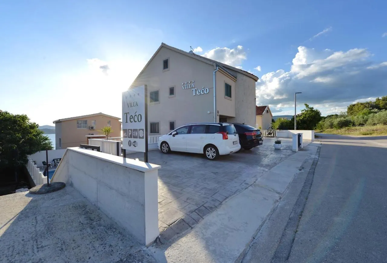 Villa Teco - Modern Apartments With Sea View 트로기르