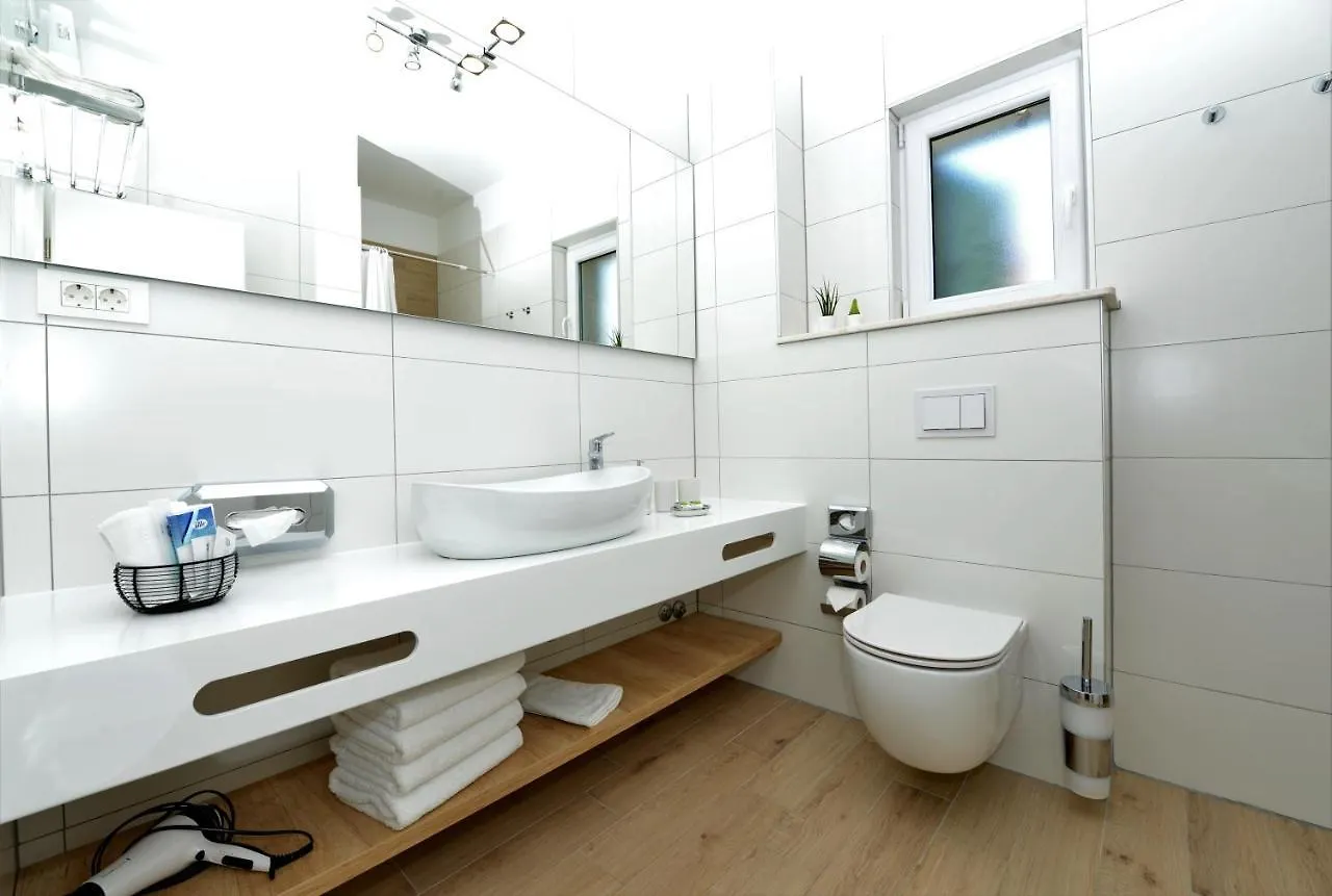 Villa Teco - Modern Apartments With Sea View 트로기르