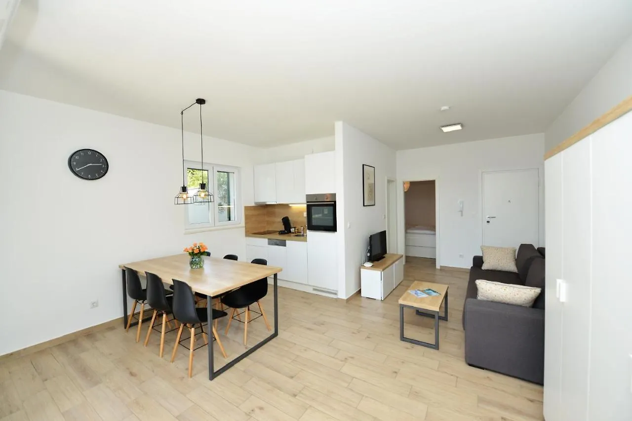 Villa Teco - Modern Apartments With Sea View 트로기르