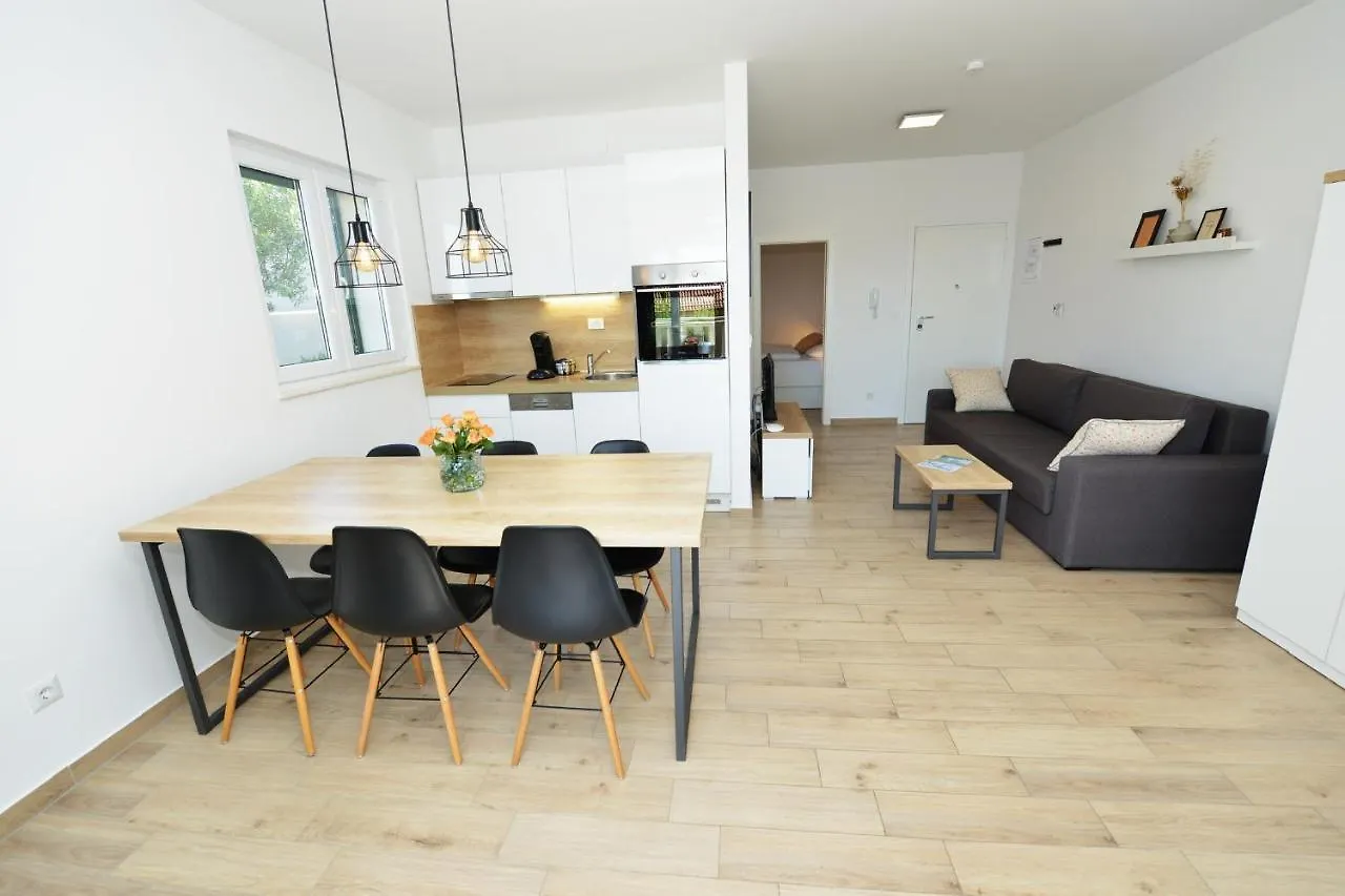 Villa Teco - Modern Apartments With Sea View 트로기르 0*,