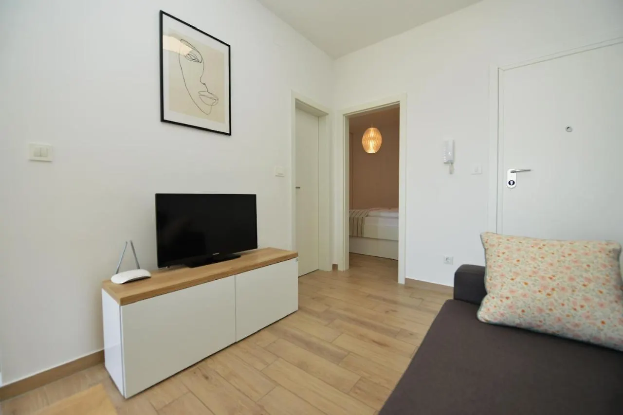 Villa Teco - Modern Apartments With Sea View 트로기르