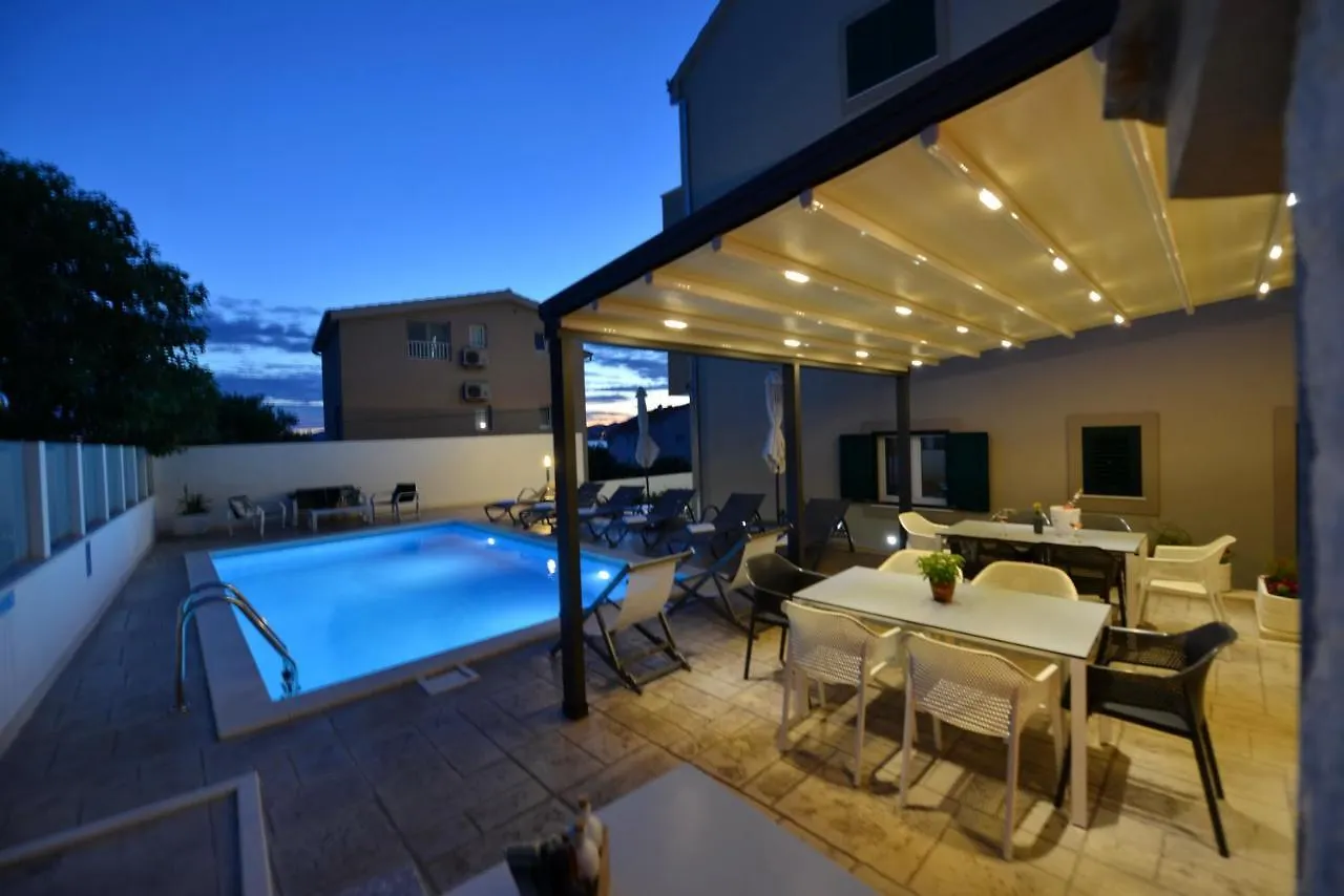 Villa Teco - Modern Apartments With Sea View Trogir 0*,