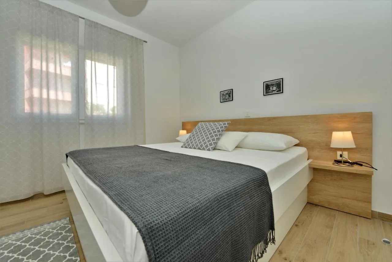 Villa Teco - Modern Apartments With Sea View Trogir 0*,